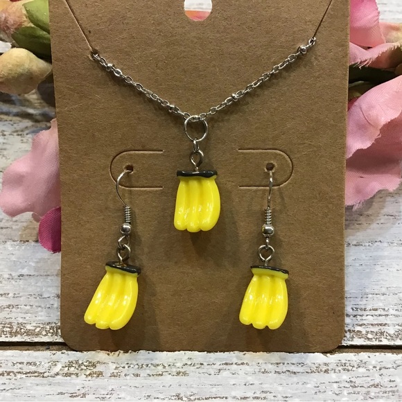 Banana Necklace - Picture 1 of 2